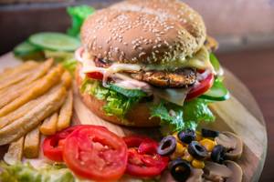 Hot And Crispy Paneer Burger With Chips
