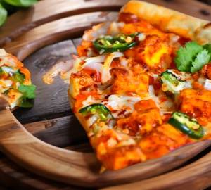 Chicken and paneer pizza