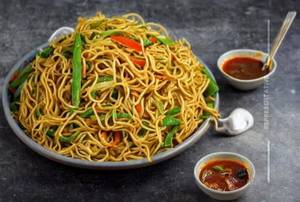 Veg Chowmein (Noodles)