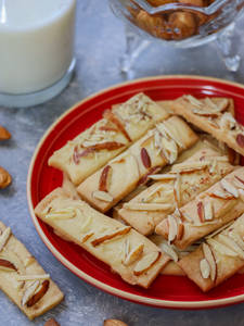 Almond Cookies (180 Gms)