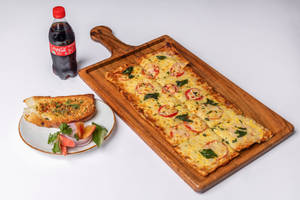 Margherita Pizza+ Garlic Bread+ Coldrink