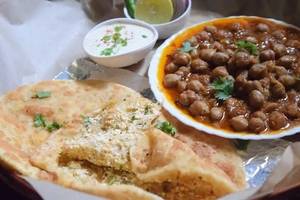 Chole Bhature Paneer Wale - 2pc