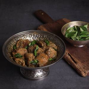 Karuvepillai Chicken