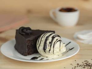 Chocolate Truffle With Ice Cream And Chocolate Sauce