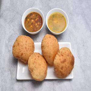 4 pithi Wali Puri + Lassi