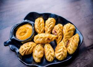 Chicken Fried Momos (8 Pcs)