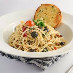 Veg Spaghetti Aglio Olio Pasta