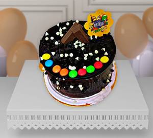 Dark chocolate cake with choco chips