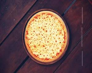 Medium Double Cheese Margherita Pizza 