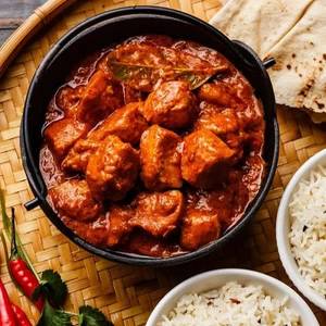 Boneless Chicken Tikka Masala + 3 Butter Naan
