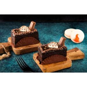 Belgian Chocolate Kitkat Pastry (2 Pcs)