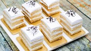 Vanilla Cream Cake (1 Pc)