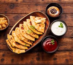 2 Mix Paratha+Chana Masala+Curd+Pickle