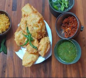 Batata Bhajiya Plate