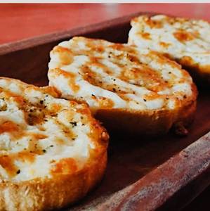 Supreme garlic bread