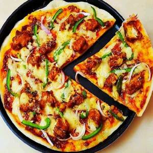Chilli Chicken Pizza  (11 Inches, 8 Slices)