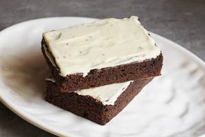 Eggless White Chocolate Brownie [1 Piece]