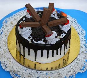 Kit Kat Cake (1pound)