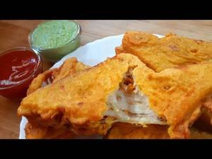 Bread Cheese Pakoda[ 1 Pc ]