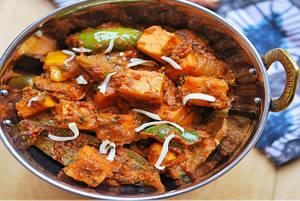 3 Pcs Butter Paratha + Kadhi Paneer + Lahsun Chutney + Salad