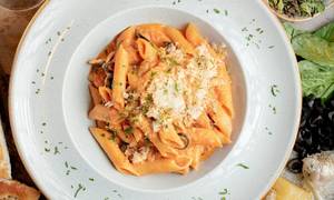 Ziti Ai Pollo (pasta In Creamy Tomato Sauce With Chicken)