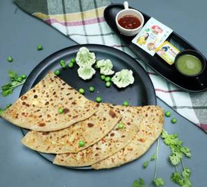 Gobhi Matar Paratha