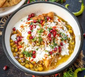 Dahi samosa chaat