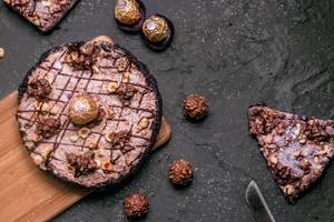 Ferrero Rocher Ice Cream Pizza (gelato)