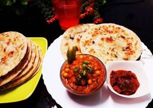 Chole Masala + 5 Roti + Salad