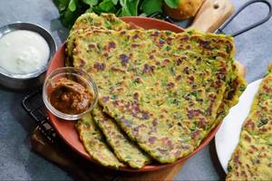 Aloo Methi Pyaaz Parantha 