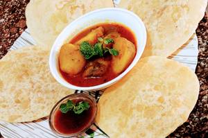 Kochuri & Aloo Dum (4pc)