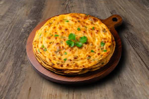 2 Onion Paratha & Dahi [100 ml]