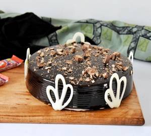 Kitkat chocolate cake