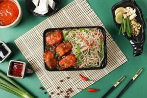 Hakka Noodles With Paneer Chilli Bowl
