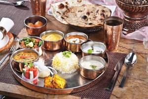 Mini Punjabi Spl Thali with Paneer Butter Roll