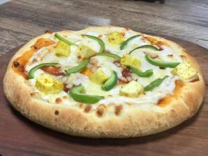 Paneer With Capsicum Menia Pizza