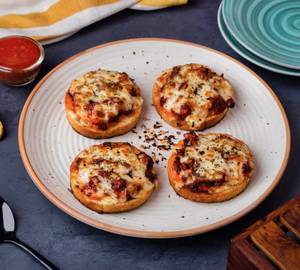 Butter Chicken Cheese Garlic Bread (4 Pcs)