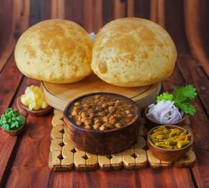 Masala Chhola + 2 Bhature Kheer 100Ml+ 2 Special Tea Chutney Raita Salad Achar Combo