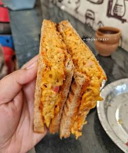 Cheesy Maggi Sandwich