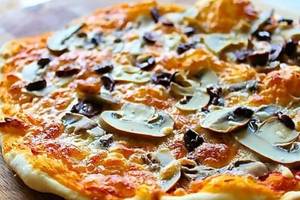 Mama Mia Italian Pizza [6 slice]