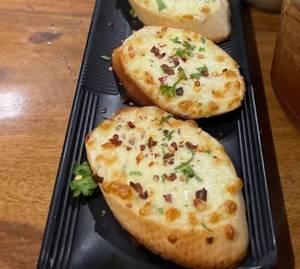 Tomato & Onion Cheesy Italian Toast