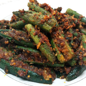 3 Pcs Butter Paratha + Bhindi Fry + Lahsun Chutney + Salad