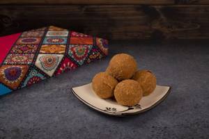 Besan Laddu