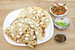 Amritsari Paneer Kulche With Chole
