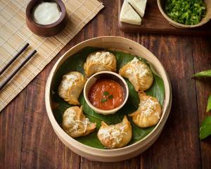 Chicken Cheese Momos [6 Pieces]
