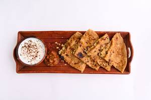 Paneer Paratha With Curd And Achar [2 Pieces]