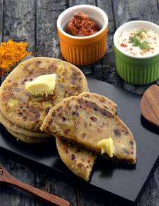 2 Aloo Methi Paratha
