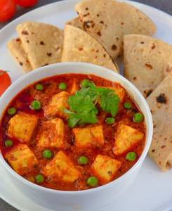 Mattar Paneer With Butter Roti (3 Pcs)