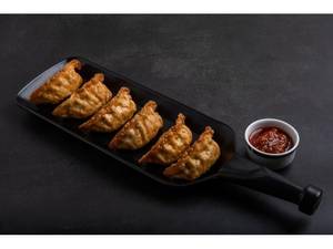 Crispy-fried Classic Veggie Momos