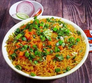Schezwan Fried Rice + 100 Ml Raita